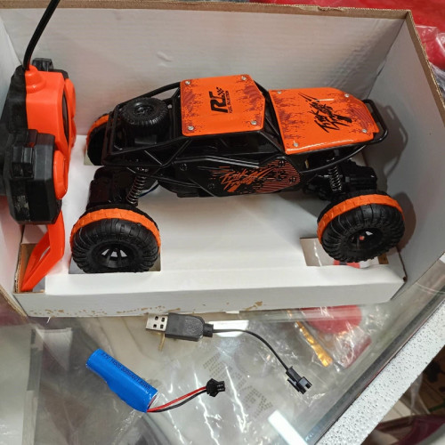 اسباب بازی ماشین کنترلی شارژی فلزی کمک فنر دار 4 کانال