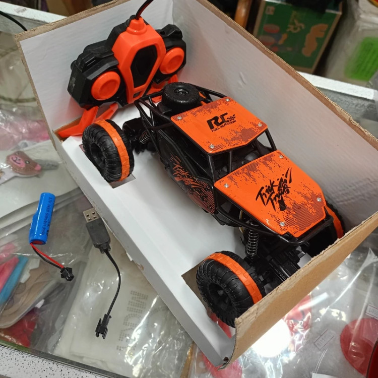 اسباب بازی ماشین کنترلی شارژی فلزی کمک فنر دار 4 کانال